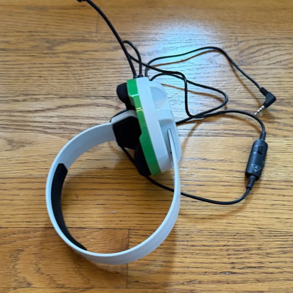 Turtle Beach White and Green Gaming Headset with Mic Like NEW